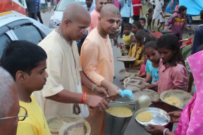 Hare Krishna Mandir's Food Distribution Program: Feeding Both Body and Soul in Ahmedabad