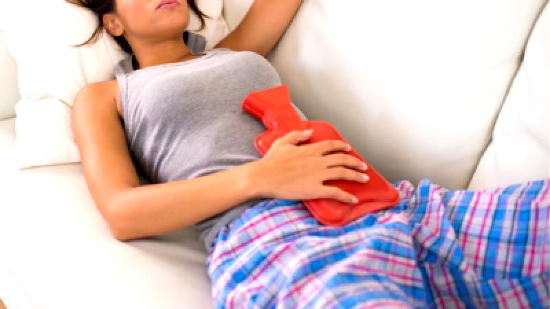 Woman with rare condition experiences allergy to menstruation; Discover the underlying cause
